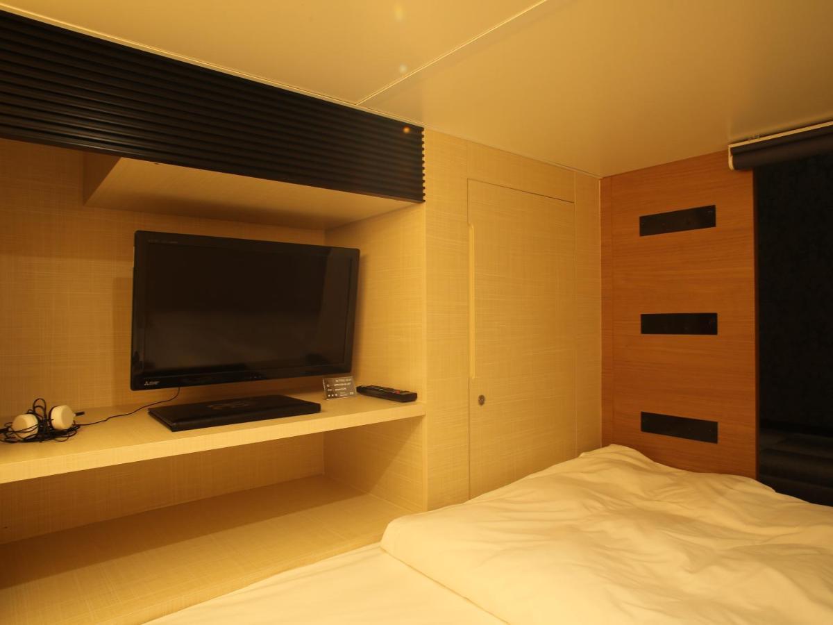Green Rich Hotel & Capsule Naha - Artificial Hot Spring Futamata Yunohana מראה חיצוני תמונה